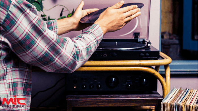 how to use record player